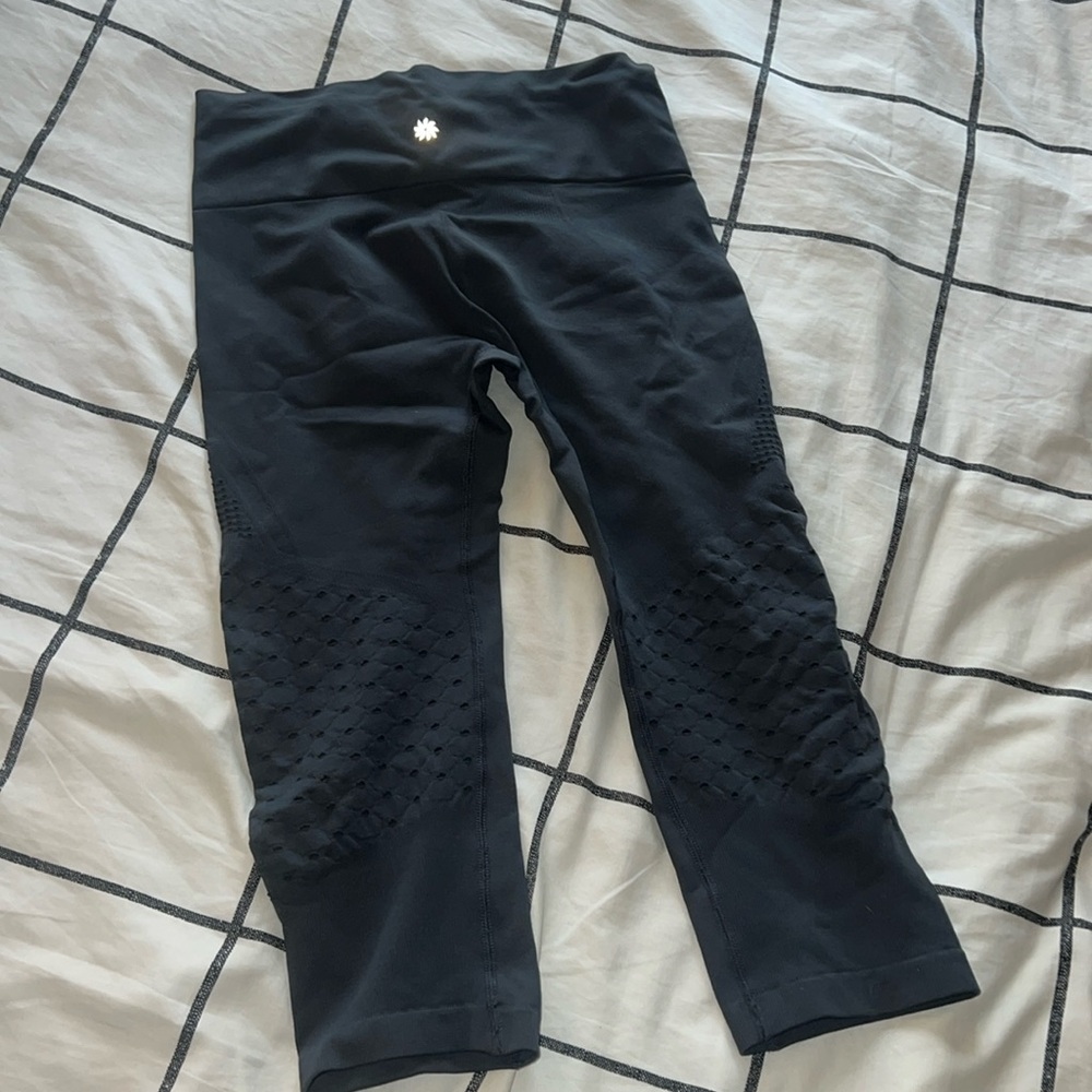 ATHLETA CROP LEGGINGS